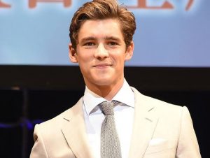 What Titans’ “Be Batman” Line Means For Season 2
