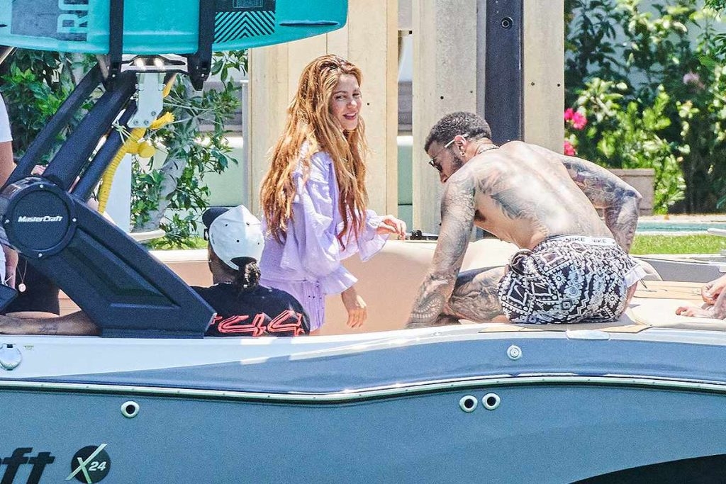 Shakira spotted with Lewis Hamilton
