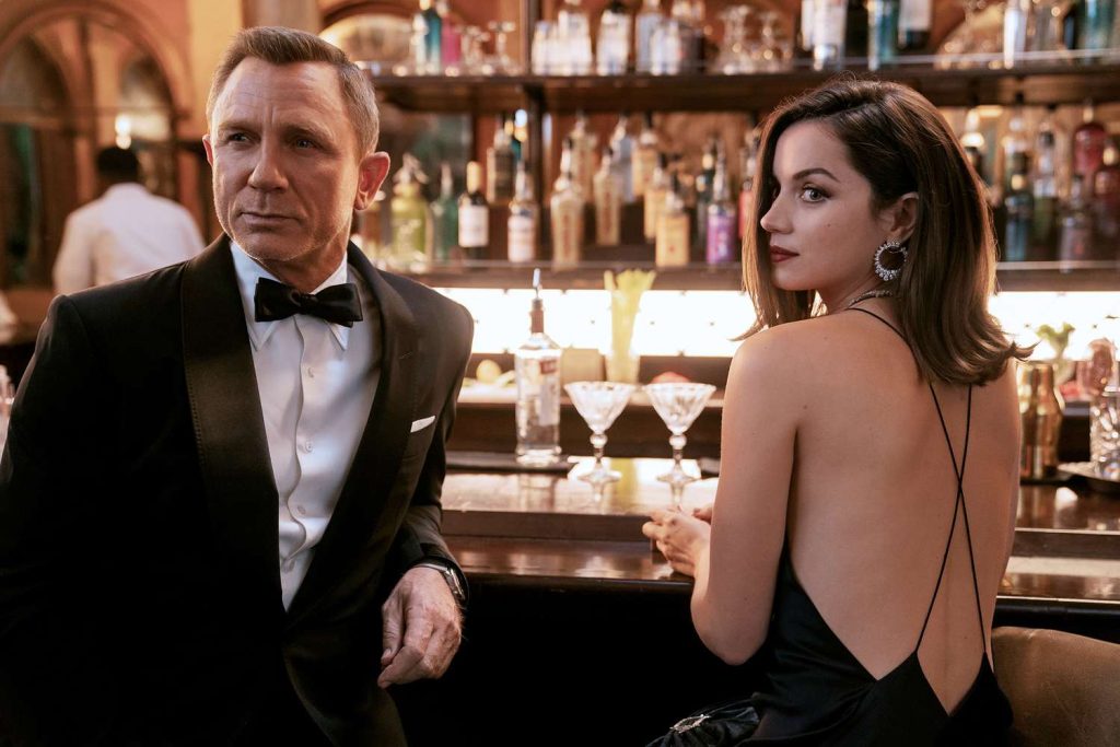 Daniel Craig and Ana de Armas 