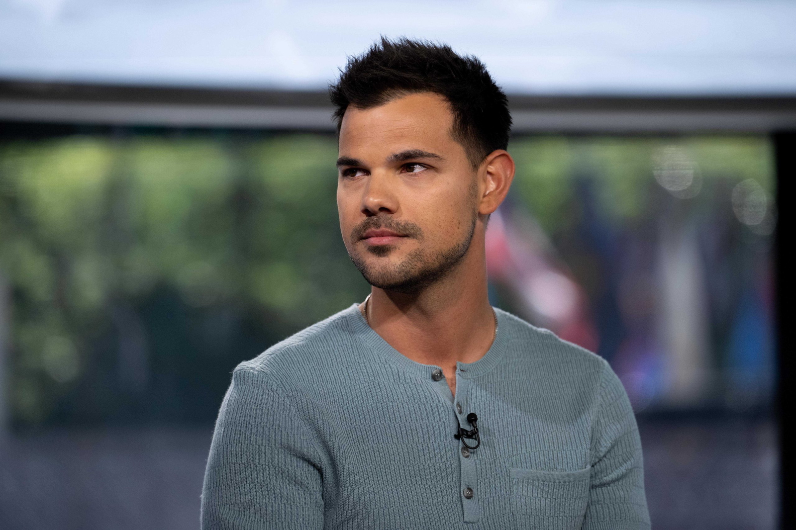 Taylor Lautner Scaled 