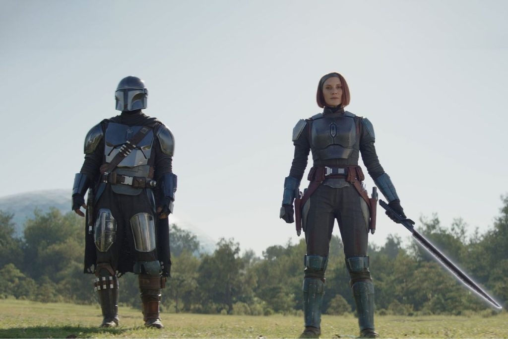 Katee Sackhoff and Pedro Pascal in The Mandalorian 