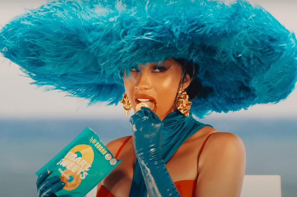 "Simps truly make me sick": Iggy Azalea Beating Cardi B With Whopping