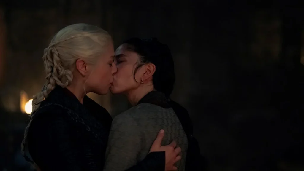 Rhaenyra and Mysaria kissing | Source: HBO