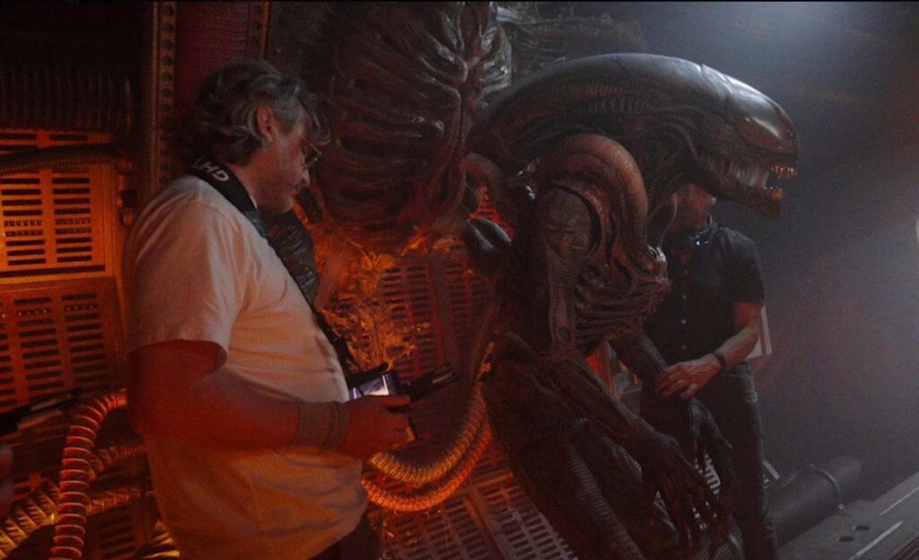 A behind-the-scenes picture of the Xenomorph suit | Source: FilMonger on YouTube