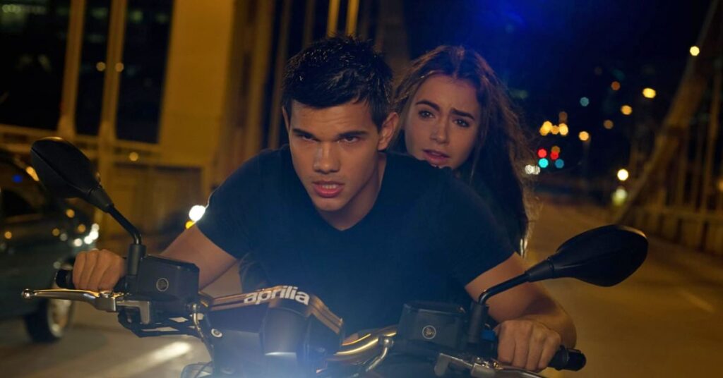 Taylor Lautner and Lily Collins in Abduction