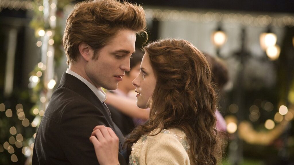 Robert Pattinson and Kristen Stewart in Twilight | Credits: Summit Entertainment 