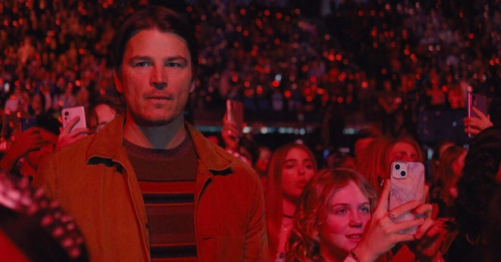 Josh Hartnett and Ariel Donoghue in Trap