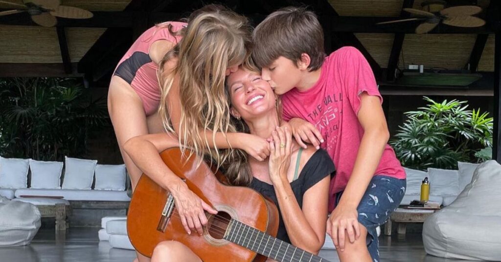 Gisele Bündchen with her kids