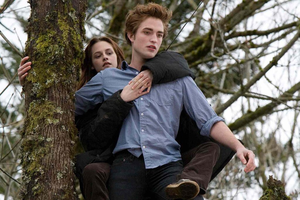 Robert Pattinson and Kristen Stewart in Twilight