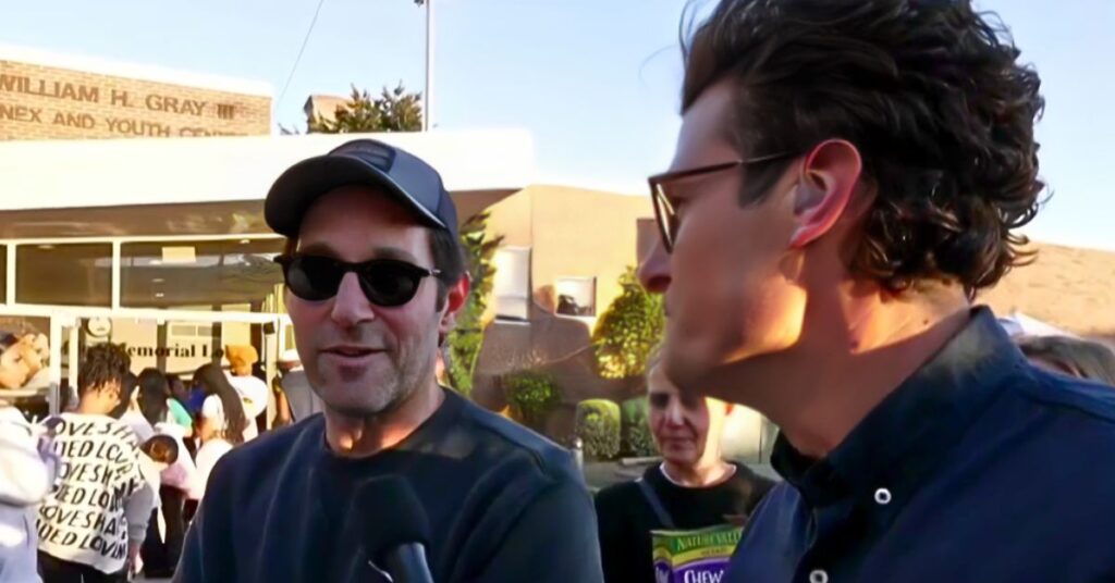 Paul Rudd distributing water bottles