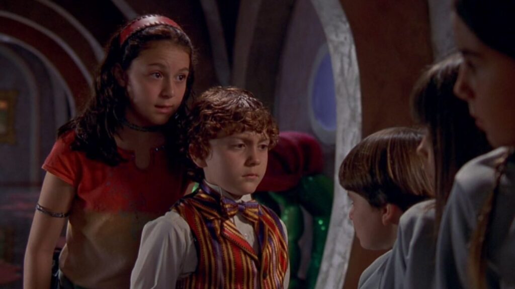 Daryl Sabara and Alexa PenaVega in Spy Kids