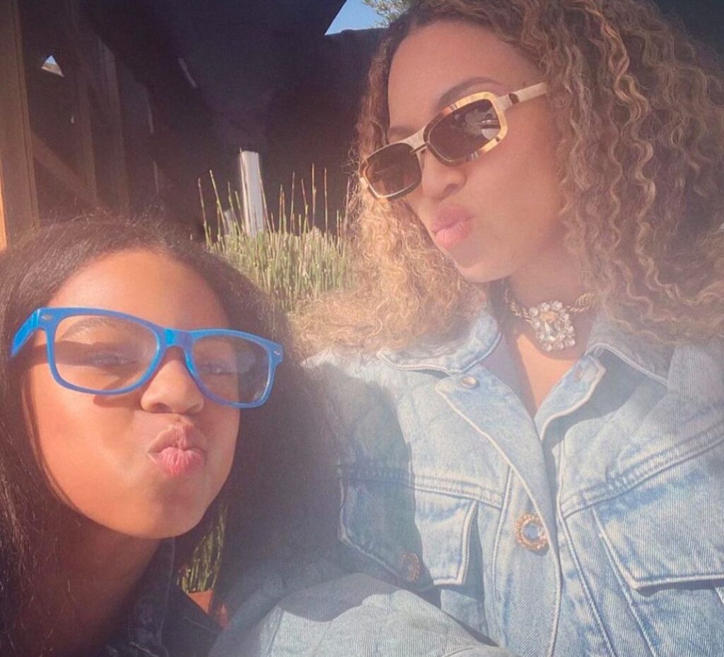 Blue Ivy Carter and Beyoncé 