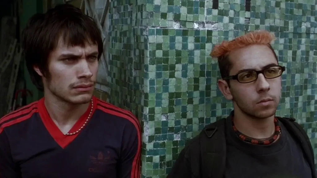 Gael García Bernal as Octavia and Humberto Busto as Jorge in Ameros Perros