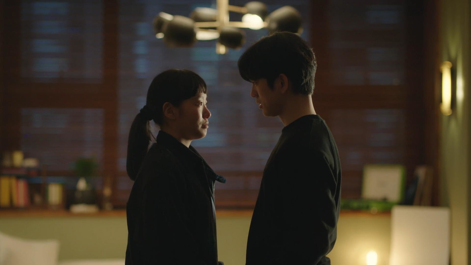 A still from Yumi's Cells with two characters looking at each other
